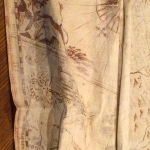 Table square. 85% cotton & 15% linen.